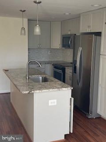 1823 N SHORE CT, Reston, VA 20190