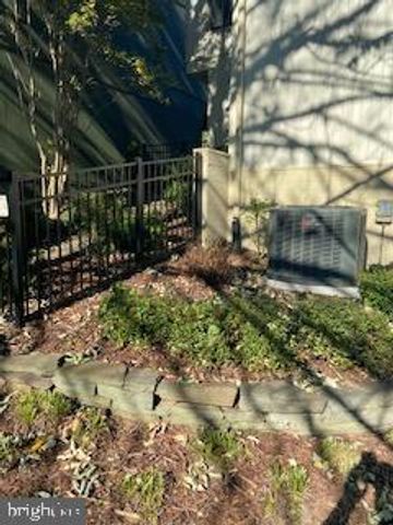 1823 N SHORE CT, Reston, VA 20190
