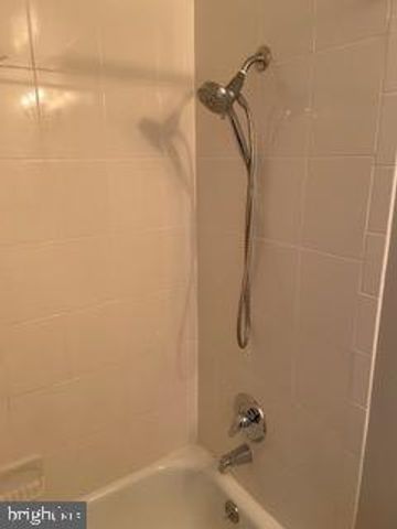 1823 N SHORE CT, Reston, VA 20190