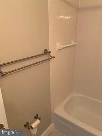 1823 N SHORE CT, Reston, VA 20190