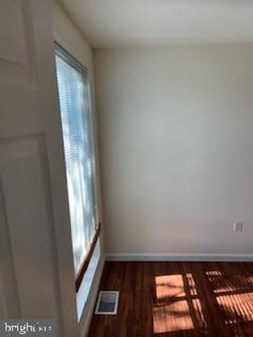 1823 N SHORE CT, Reston, VA 20190