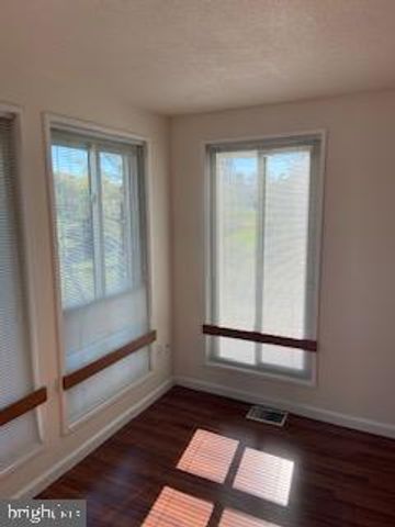 1823 N SHORE CT, Reston, VA 20190