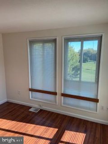 1823 N SHORE CT, Reston, VA 20190