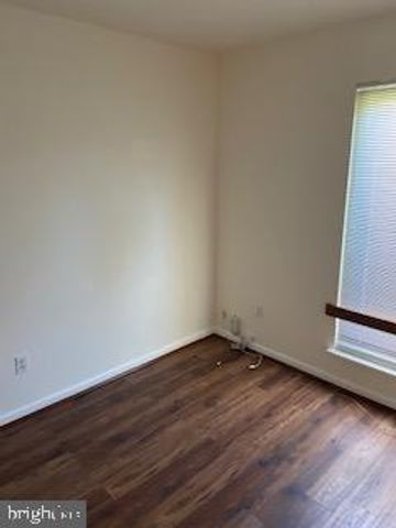1823 N SHORE CT, Reston, VA 20190