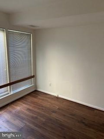 1823 N SHORE CT, Reston, VA 20190