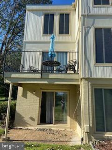 1823 N SHORE CT, Reston, VA 20190