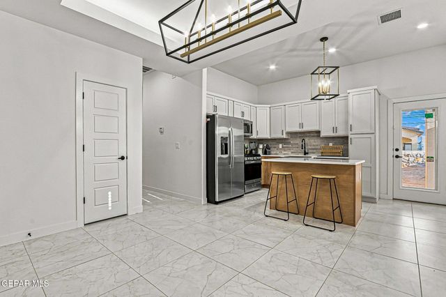 7420 Norte Valley Lane, El Paso, TX 79934