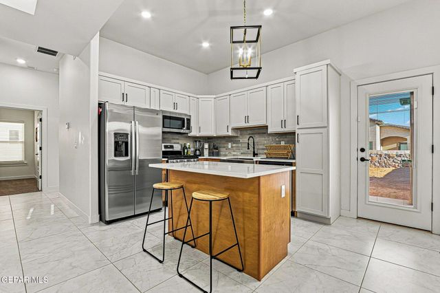 7420 Norte Valley Lane, El Paso, TX 79934