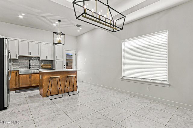 7420 Norte Valley Lane, El Paso, TX 79934