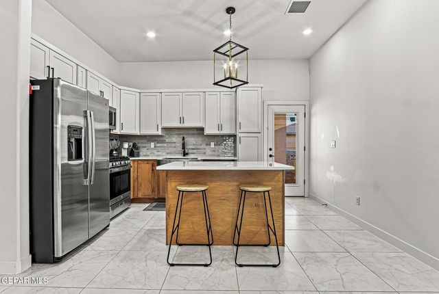 7420 Norte Valley Lane, El Paso, TX 79934