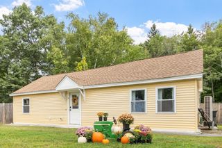 51 Richardson Avenue, Dracut, MA 01826