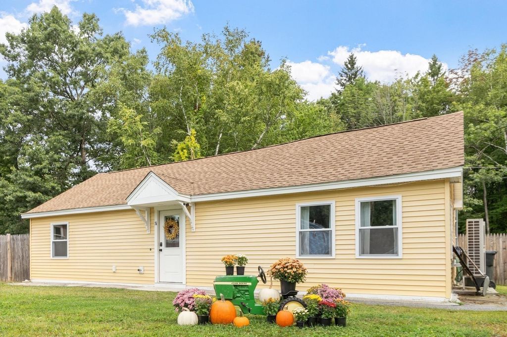 51 Richardson Avenue, Dracut, MA 01826