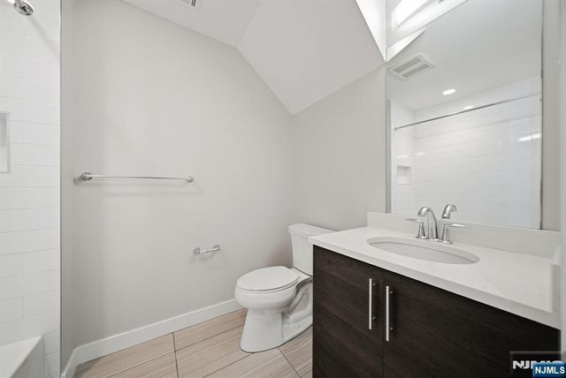 764 New Bridge Road 2H, Teaneck, NJ 07666
