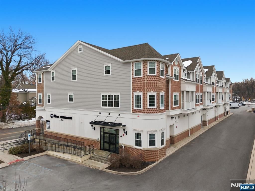 764 New Bridge Road 2H, Teaneck, NJ 07666