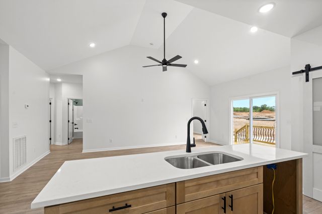 945 Wilkie St N, Mc Ewen, TN 37101