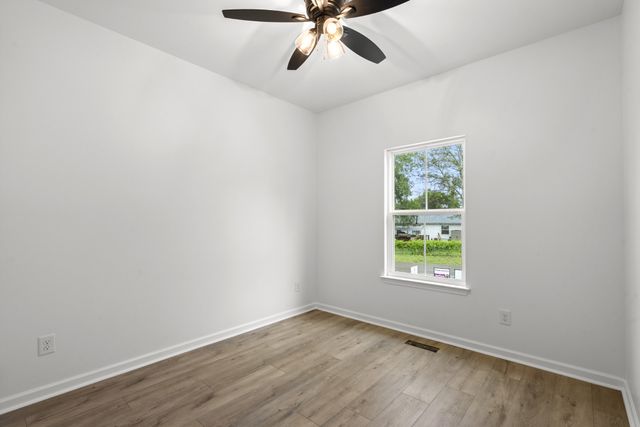 945 Wilkie St N, Mc Ewen, TN 37101