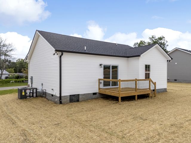 945 Wilkie St N, Mc Ewen, TN 37101