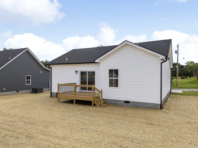 945 Wilkie St N, Mc Ewen, TN 37101