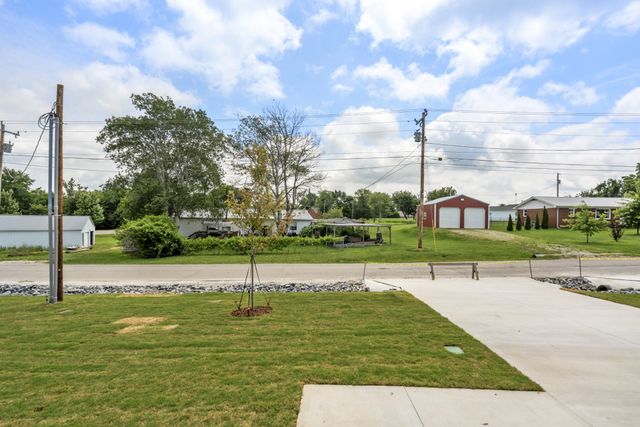 945 Wilkie St N, Mc Ewen, TN 37101