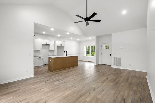 945 Wilkie St N, Mc Ewen, TN 37101