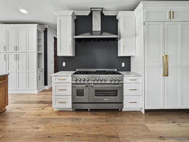 5409 Bristol Parke Drive, Clarkston, MI 48348