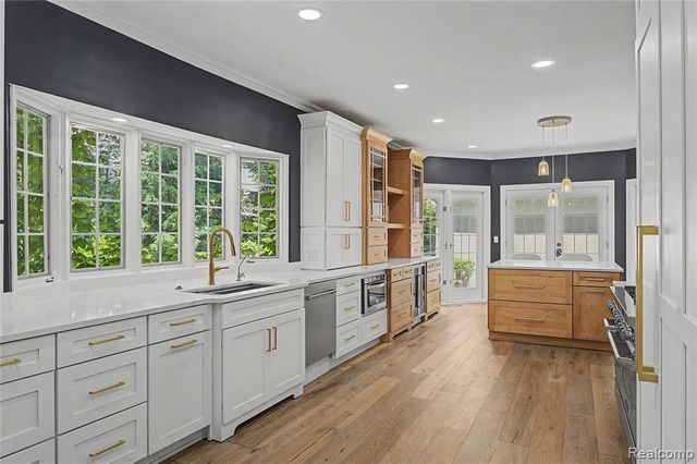 5409 Bristol Parke Drive, Clarkston, MI 48348