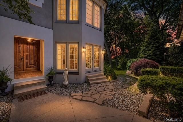 5409 Bristol Parke Drive, Clarkston, MI 48348