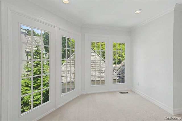 5409 Bristol Parke Drive, Clarkston, MI 48348