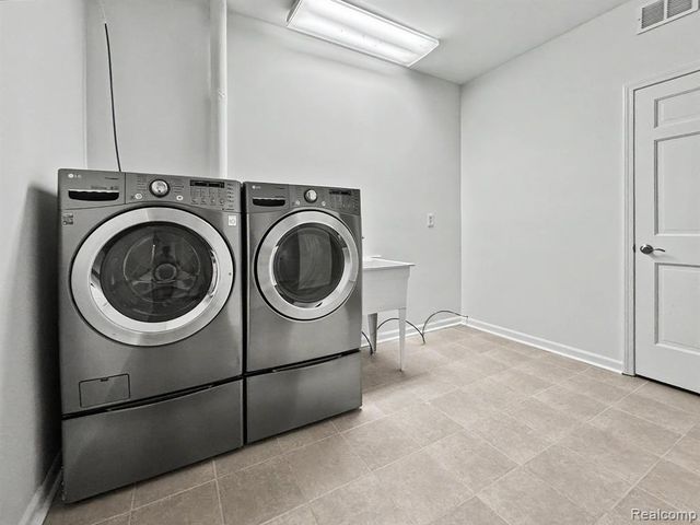5409 Bristol Parke Drive, Clarkston, MI 48348