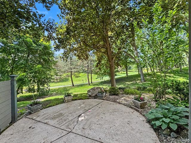5409 Bristol Parke Drive, Clarkston, MI 48348
