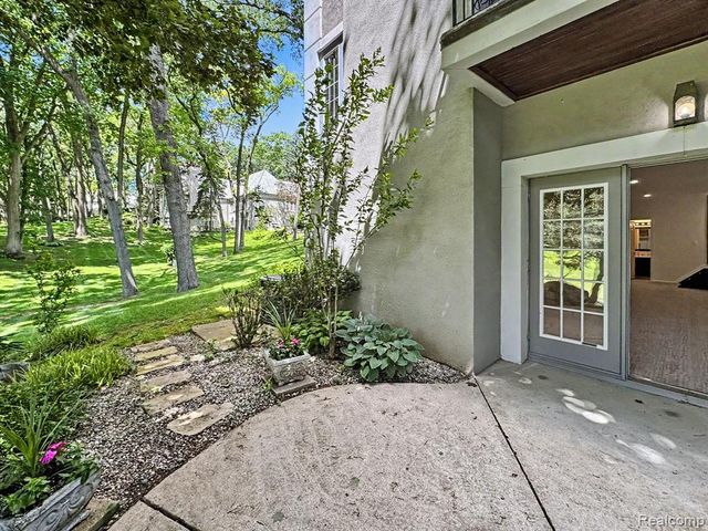 5409 Bristol Parke Drive, Clarkston, MI 48348