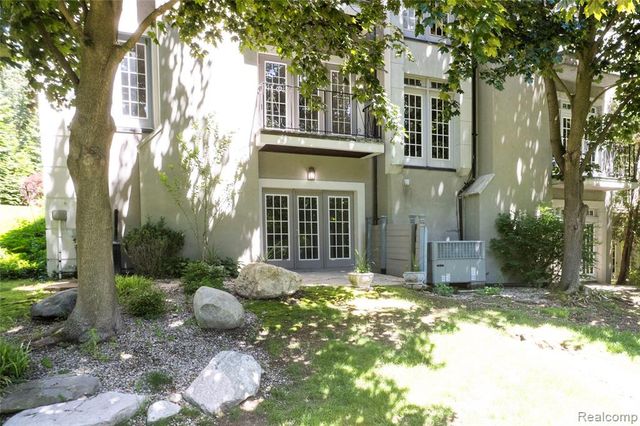 5409 Bristol Parke Drive, Clarkston, MI 48348