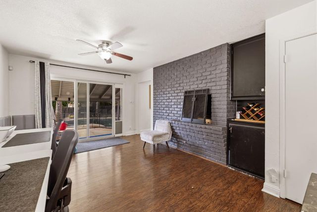 5222 Locust Ave, Carmichael, CA 95608