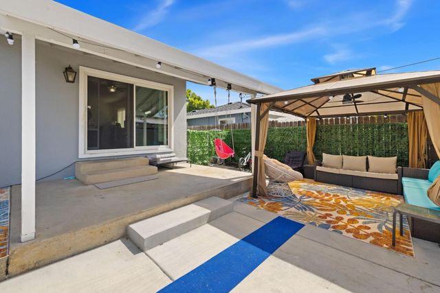 5222 Locust Ave, Carmichael, CA 95608