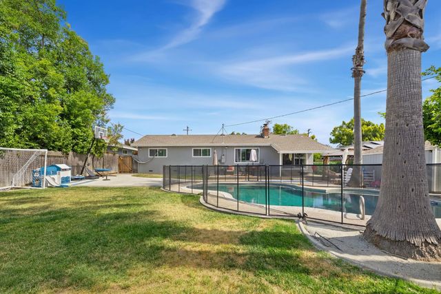 5222 Locust Ave, Carmichael, CA 95608