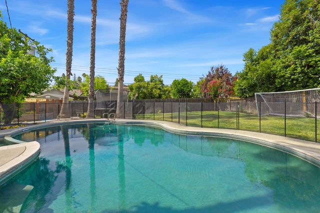 5222 Locust Ave, Carmichael, CA 95608