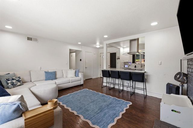 5222 Locust Ave, Carmichael, CA 95608