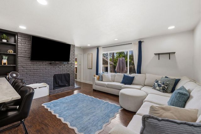 5222 Locust Ave, Carmichael, CA 95608