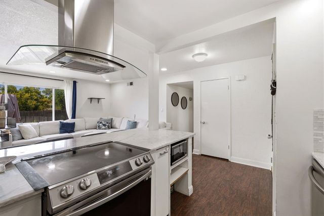 5222 Locust Ave, Carmichael, CA 95608