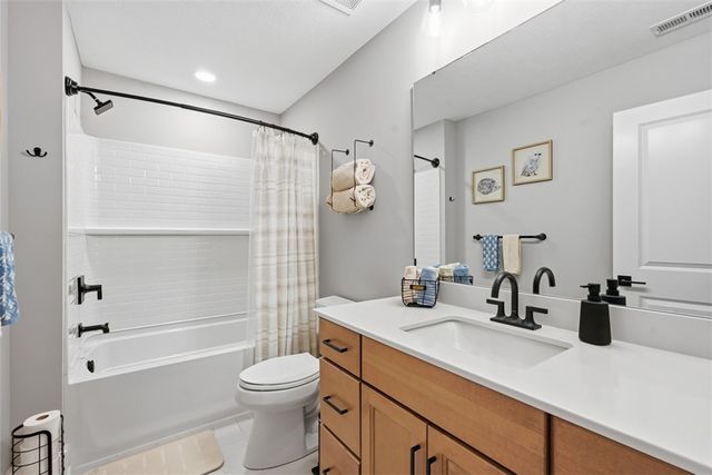 146 Enclave Dr, Seven Fields Boro, PA 16046