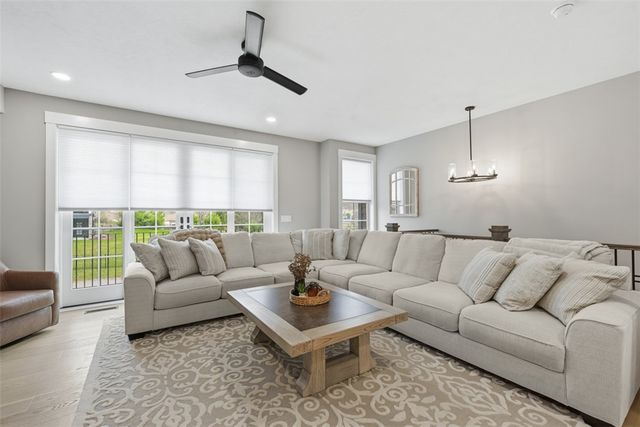 146 Enclave Dr, Seven Fields Boro, PA 16046