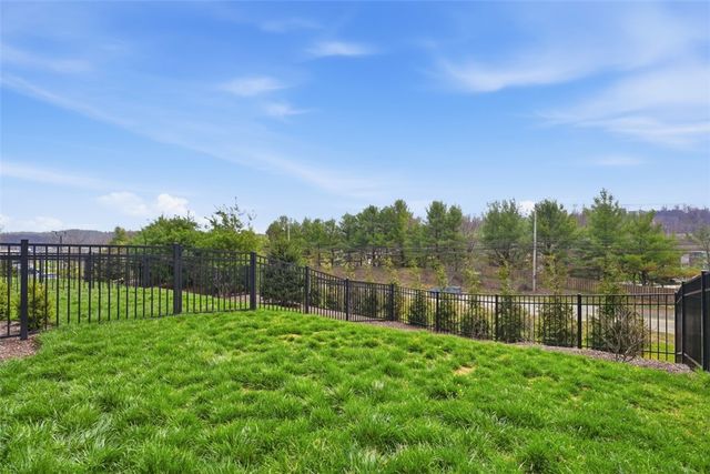146 Enclave Dr, Seven Fields Boro, PA 16046
