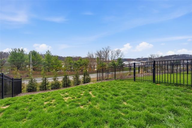 146 Enclave Dr, Seven Fields Boro, PA 16046