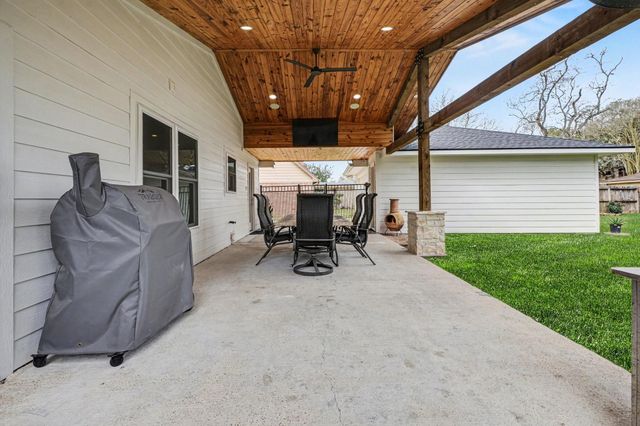 4119 Long Grove Drive, Seabrook, TX 77586