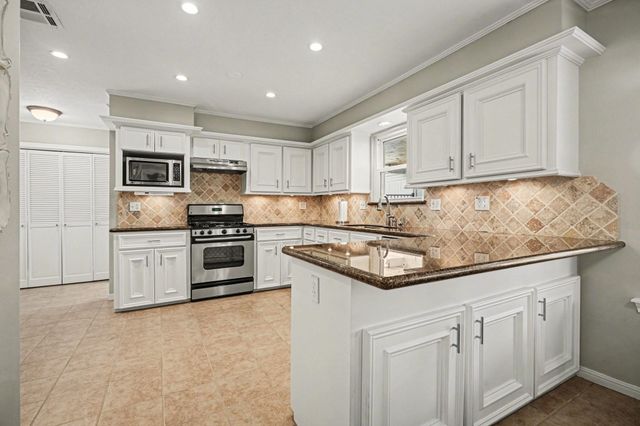 4119 Long Grove Drive, Seabrook, TX 77586