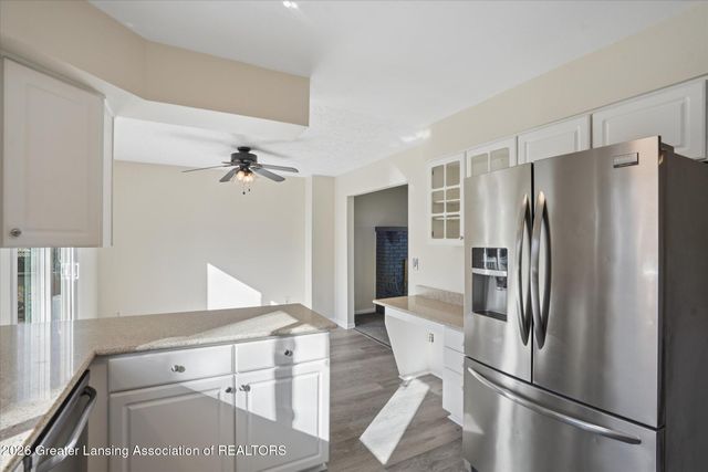 2413 Beacon Hill Drive, Lansing, MI 48906