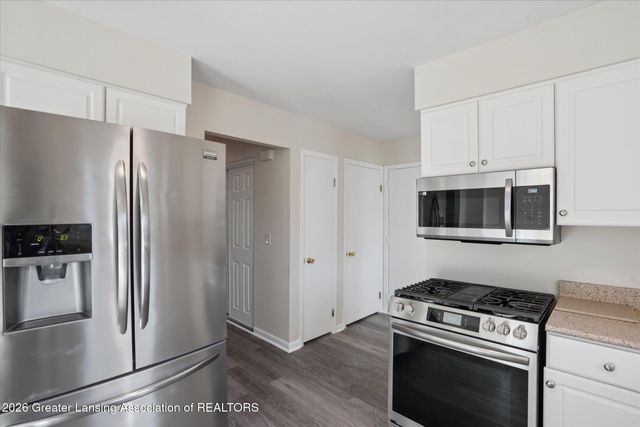 2413 Beacon Hill Drive, Lansing, MI 48906