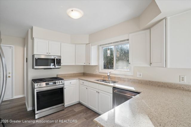 2413 Beacon Hill Drive, Lansing, MI 48906