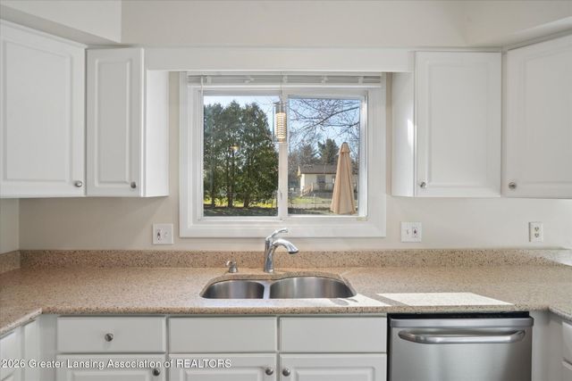 2413 Beacon Hill Drive, Lansing, MI 48906