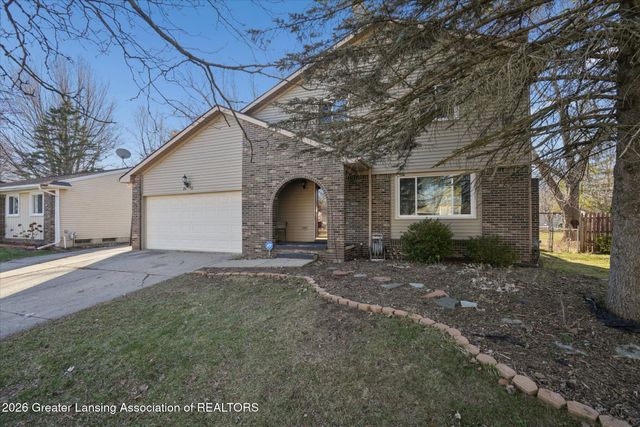 2413 Beacon Hill Drive, Lansing, MI 48906